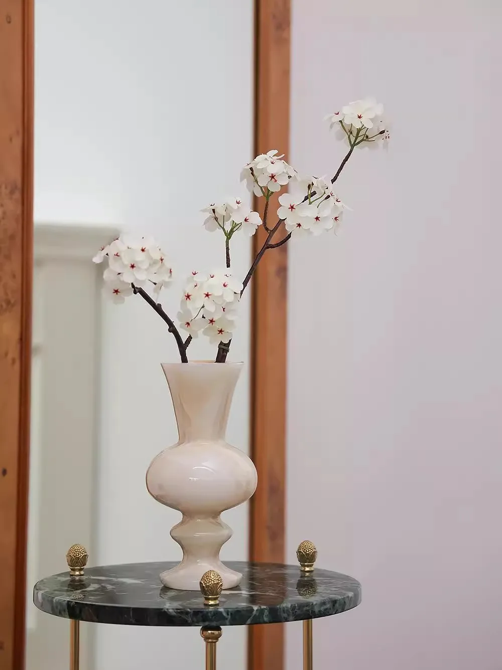 Легкая роскошь: ваза из натура – обзор и цена Vase Decor
