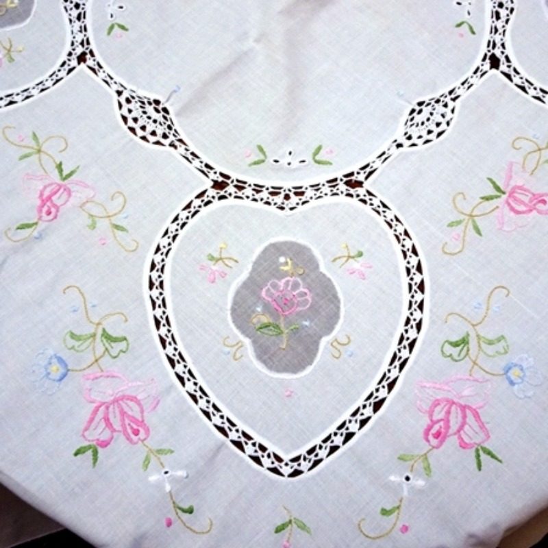 Маленькая машинная вышивка из  – обзор и цена Table Runner